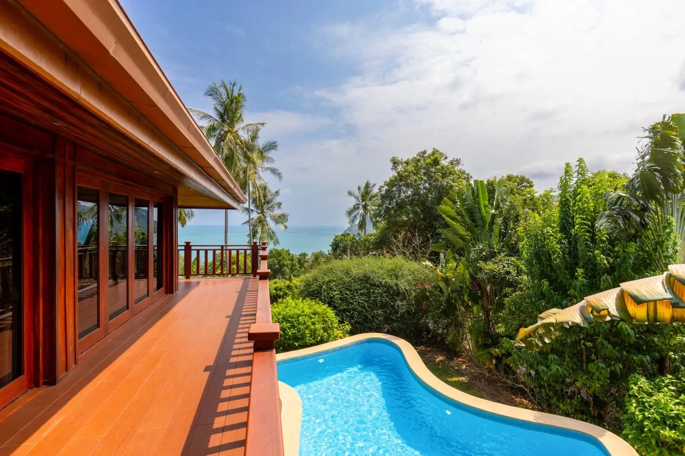 Villa Vadee pool and sun loungers, Koh Phangan