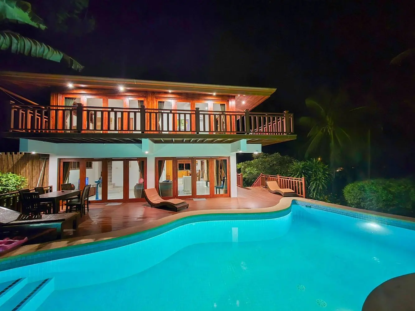 Villa Vadee pool illuminated at night, Koh Phangan